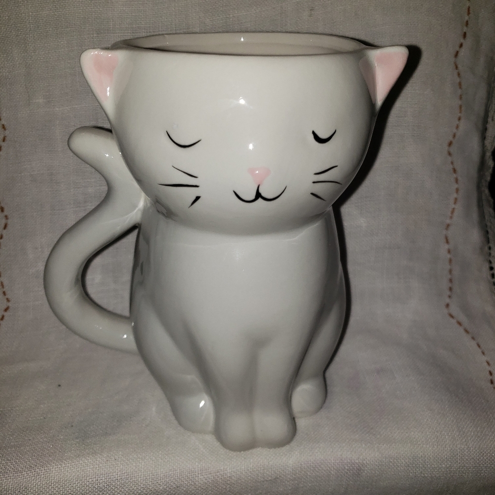 Cute White Cat Planter